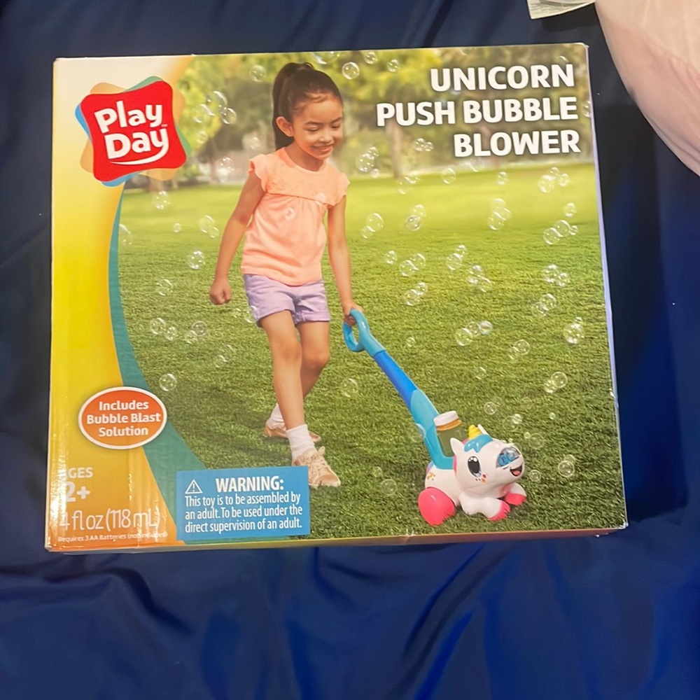 Bubble blower toy for toddlers